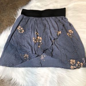 O’Neill gray floral print skirt in size medium